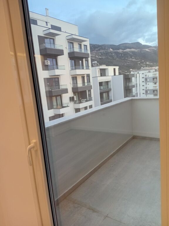 Shitet apartament