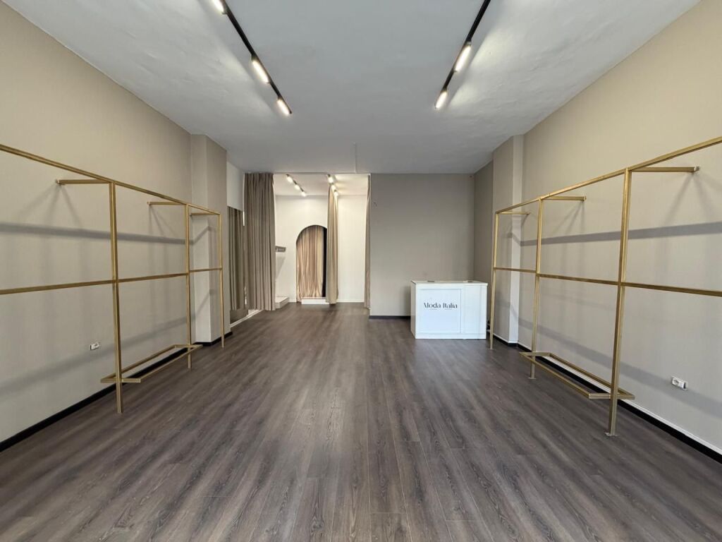 Business Unit / Shop for Rent at Dry Lake