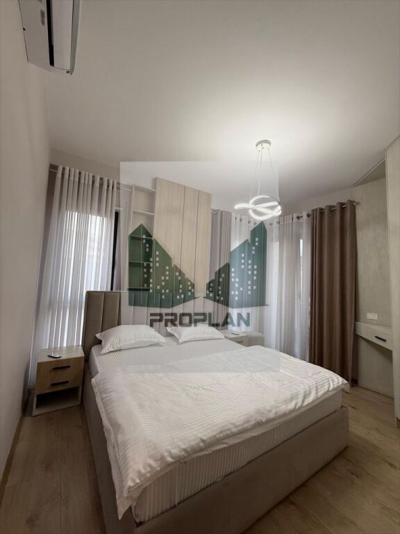 📢IN AFFITTO | Appartamento 2+1+2 + 2 Posti Auto – Via Barrikadave, Centro