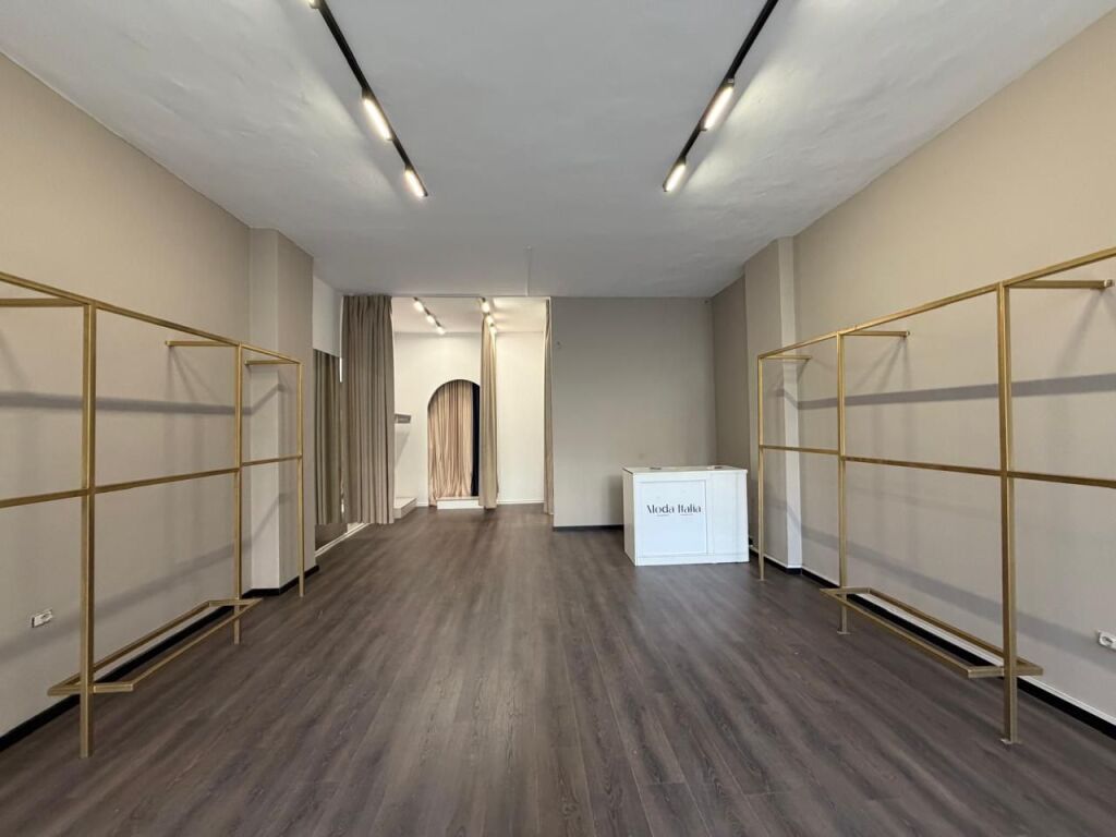 Business Unit / Shop for Rent at Dry Lake