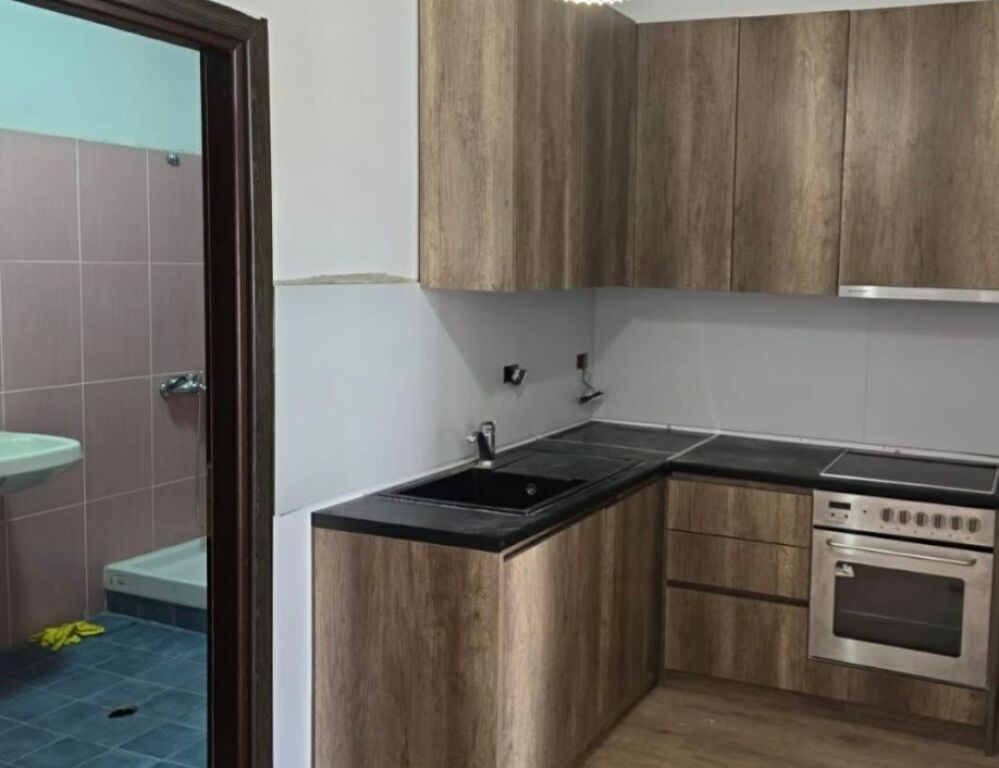 Jepet apartament me qera tek Pallatet Fratari