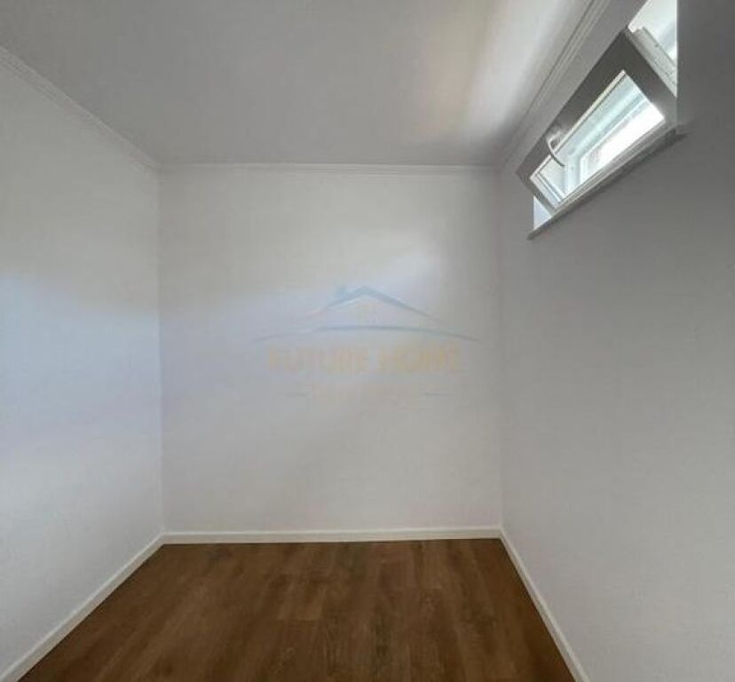 Shitet, Apartament 1+1+Garderobë, Tregu Elektrik , Tiranë.