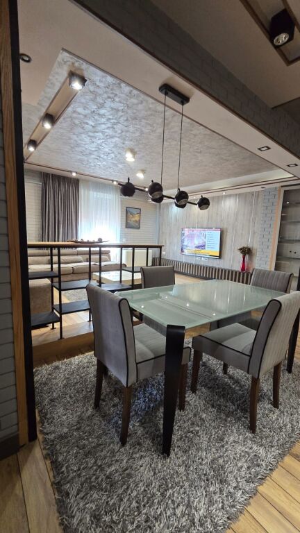 Shitet apartament te Myslym Shyri