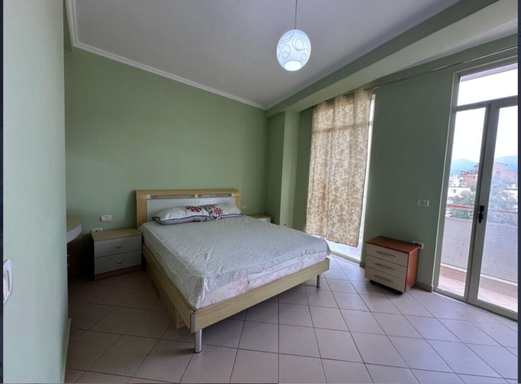 Appartamento 1+1, Balcone, Via Durazzo, a 945 m dal centro.