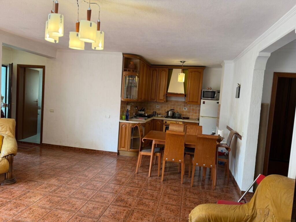 2+1 at Zogu i Zi, possibility to divide into 2 apartments, 215 million lek