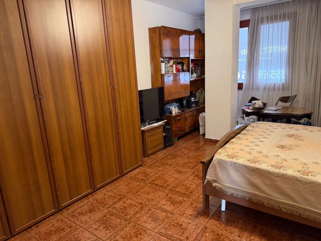 2+1 at Zogu i Zi, possibility to divide into 2 apartments, 215 million lek
