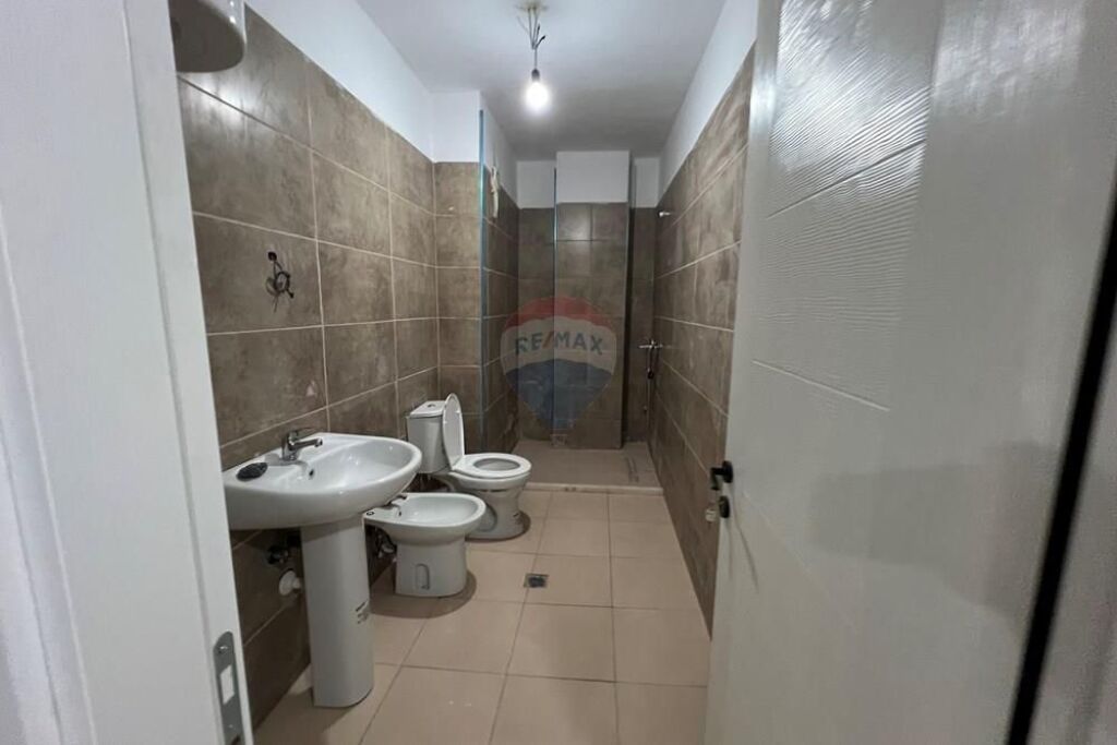 3+1 apartment for sale on 5 Maji Street, Tirana
