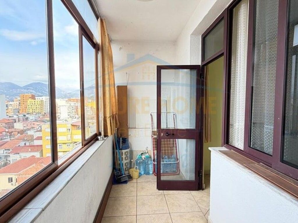 Shitet, Apartament 2+1, Pazari i Ri, Tiranë