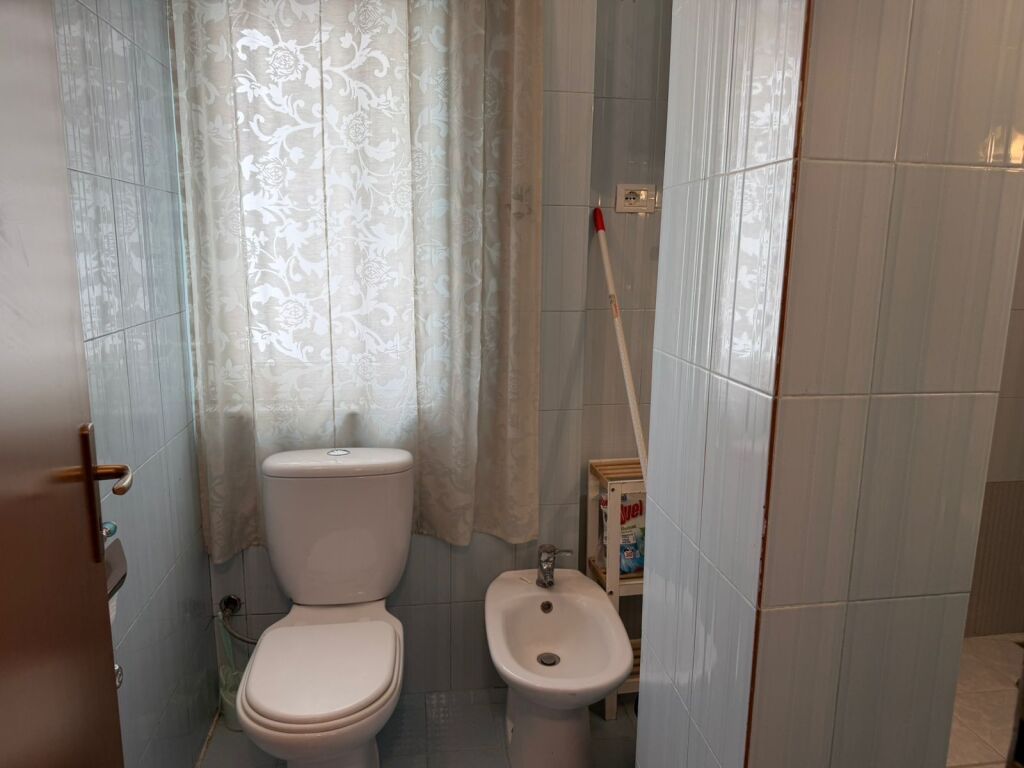 2+1 at Zogu i Zi, possibility to divide into 2 apartments, 215 million lek