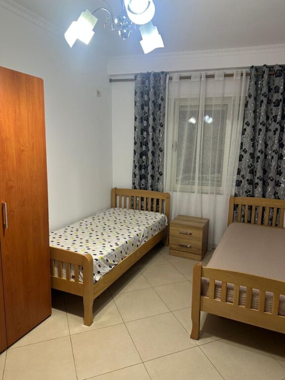 Apartament 2+1, Astir!