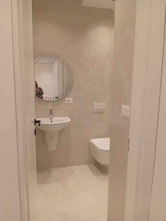 Shitet apartament