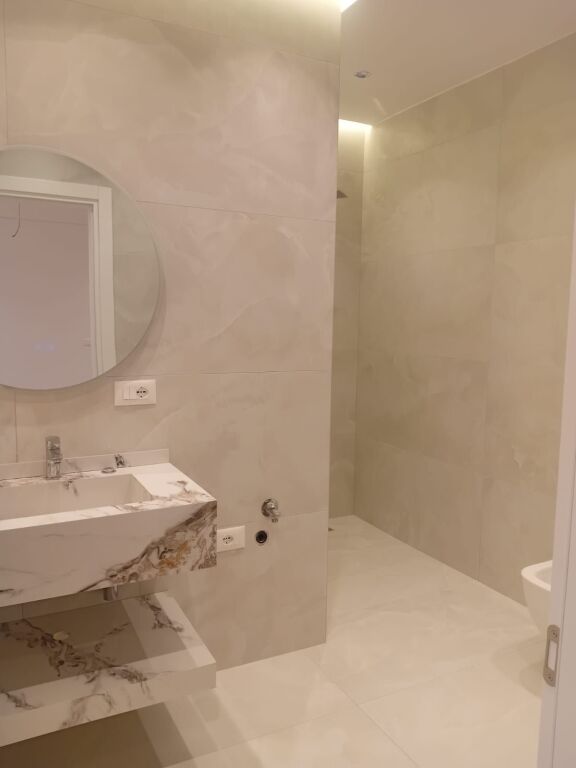 Shitet apartament