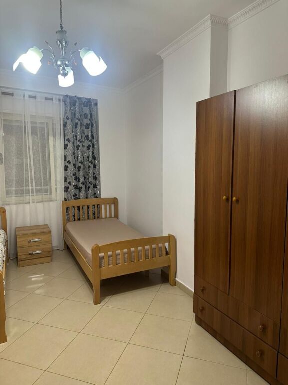 Apartament 2+1, Astir!