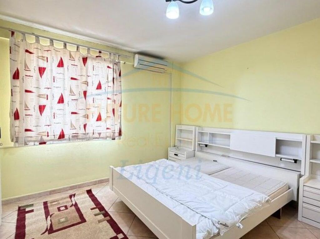 Shitet, Apartament 2+1, Pazari i Ri, Tiranë
