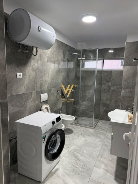JEPET APARTAMENT 2+1 ME QERA TE 21 DHJETORI 800 EURO