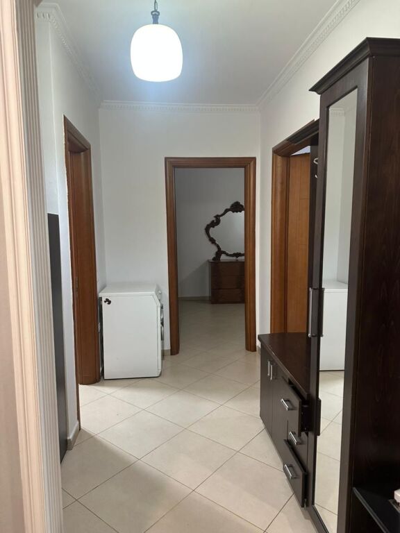 Apartament 2+1, Astir!