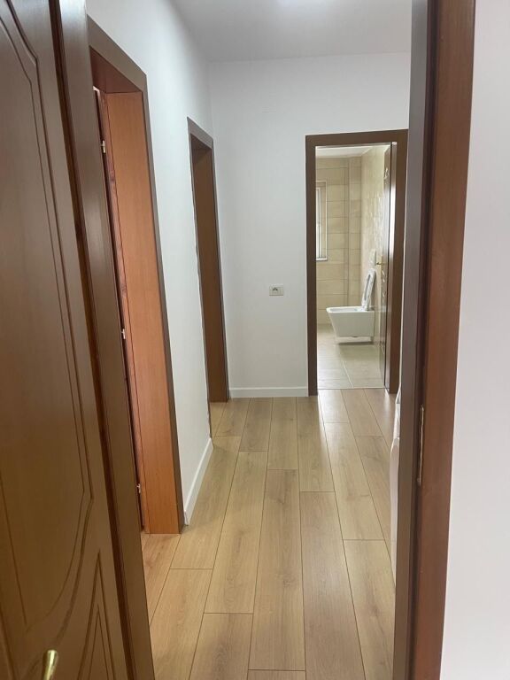 2+1, investito vicino alla scuola Sabahudin Gabrani, 21 Dhjetori, 170 mila euro
