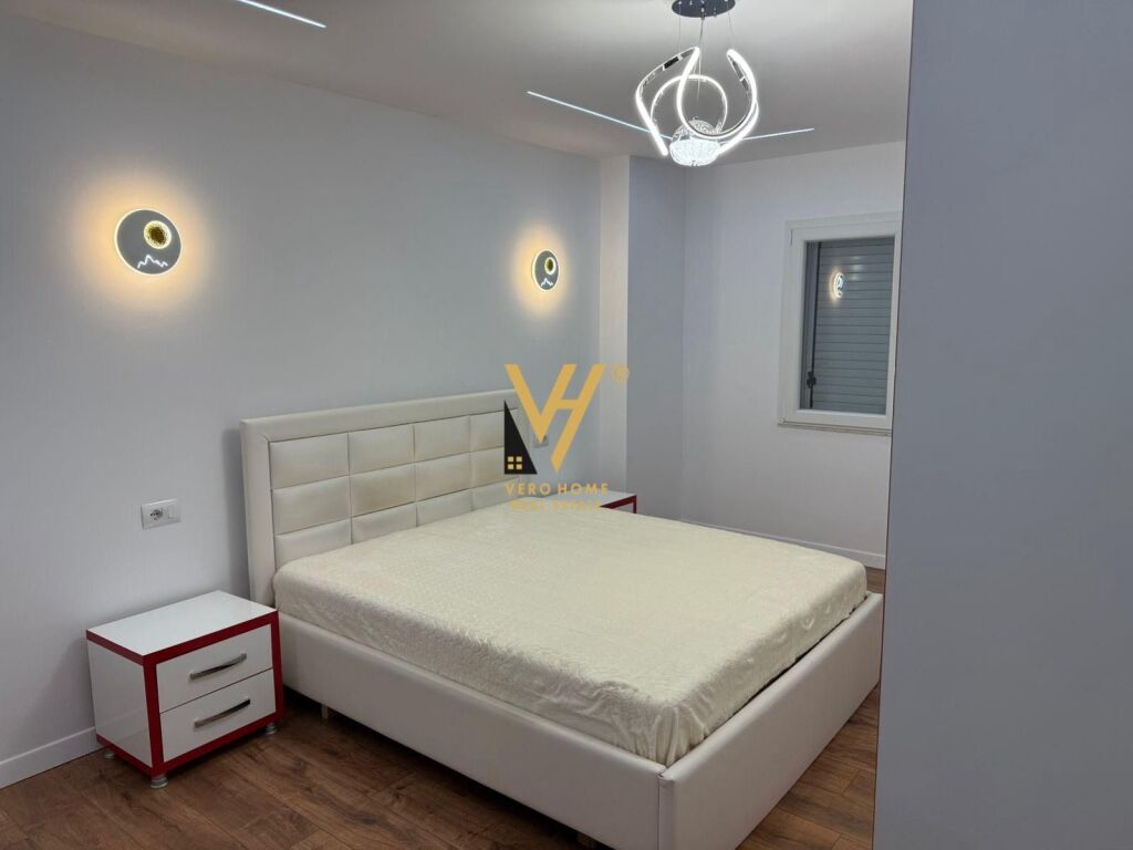 JEPET APARTAMENT 2+1 ME QERA TE 21 DHJETORI 800 EURO