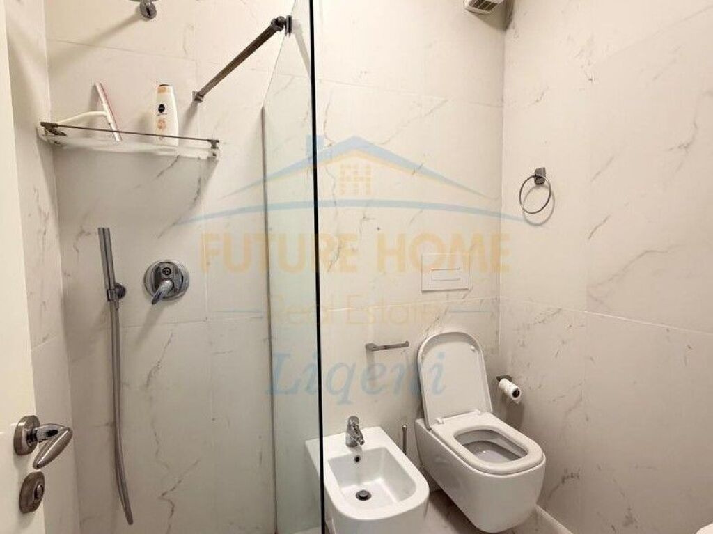 Shitet, Apartament 2+1, Pazari i Ri, Tiranë