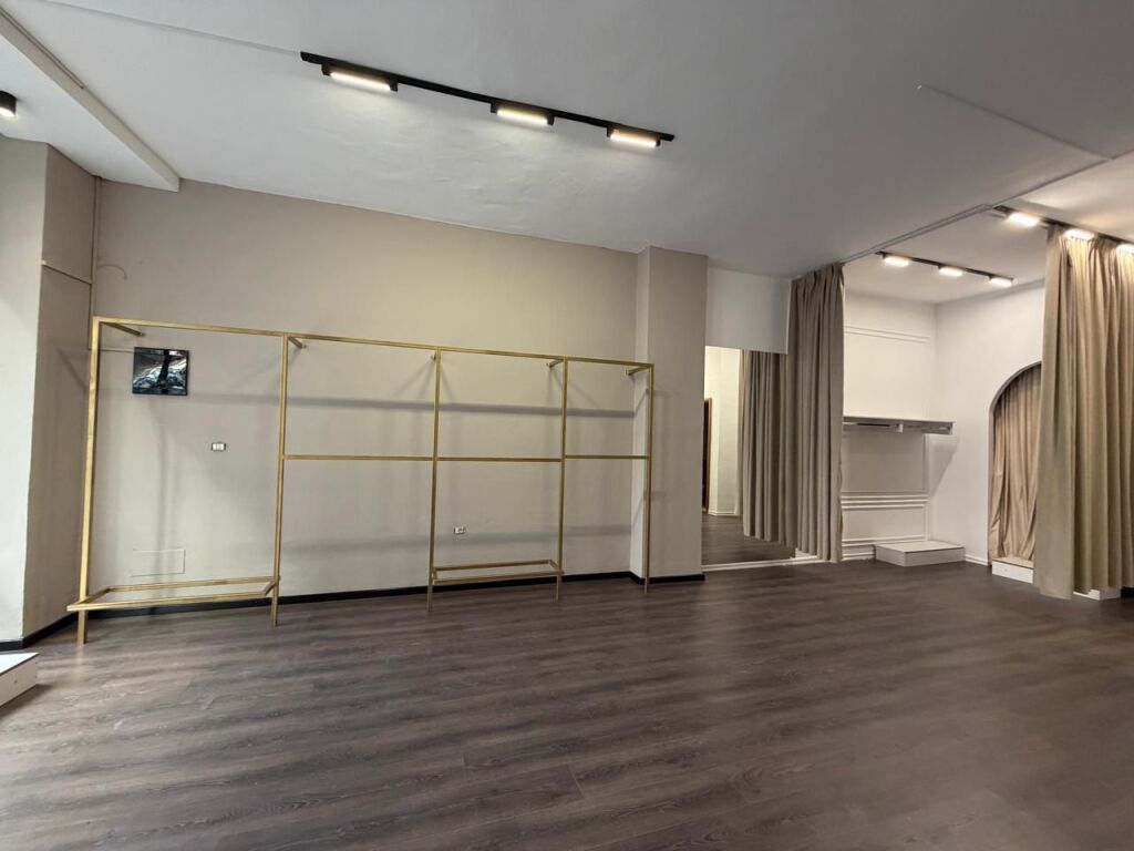 Business Unit / Shop for Rent at Dry Lake