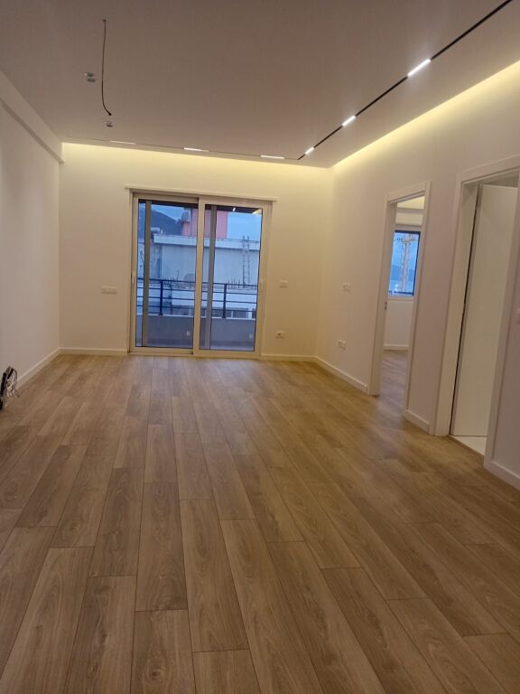 Shitet apartament