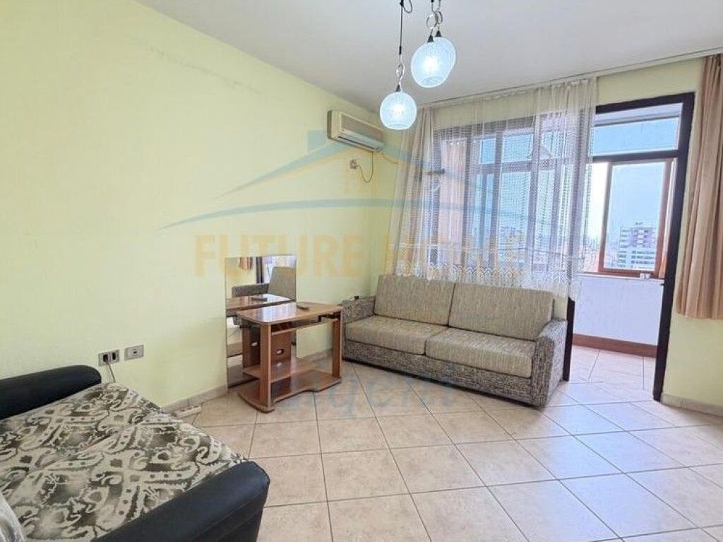 Shitet, Apartament 2+1, Pazari i Ri, Tiranë