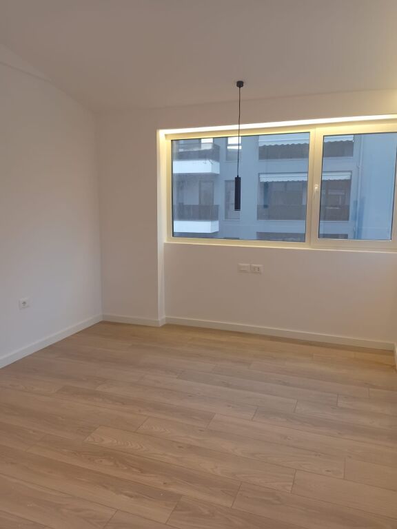 Shitet apartament