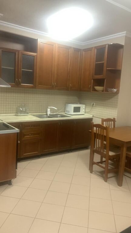 Appartamento 1+1, Balcone, Via Durazzo, a 945 m dal centro.