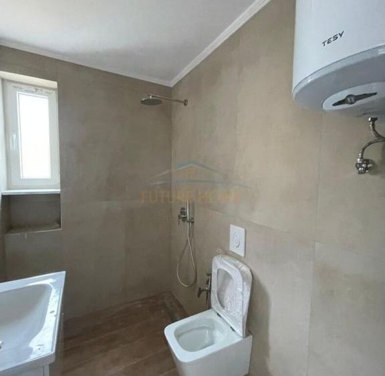 Shitet, Apartament 1+1+Garderobë, Tregu Elektrik , Tiranë.