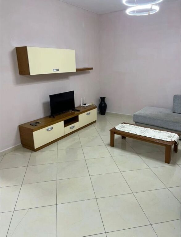Jepet me qira apartament 1+1, 400 € ne Astir