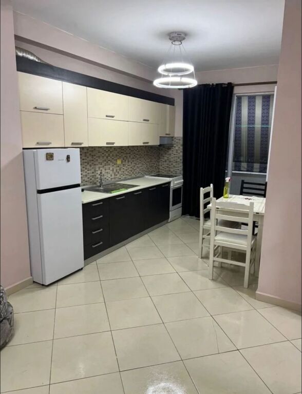 Jepet me qira apartament 1+1, 400 € ne Astir