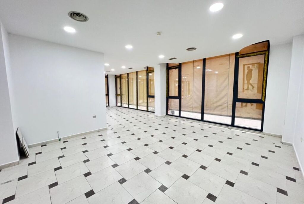 Ne Myslym Shyr Jepet Ambient Me Qira Per Klinike Me Cmim Okazion 9.5 €/m²! 2,000€/muaj QiraSuper Çmim