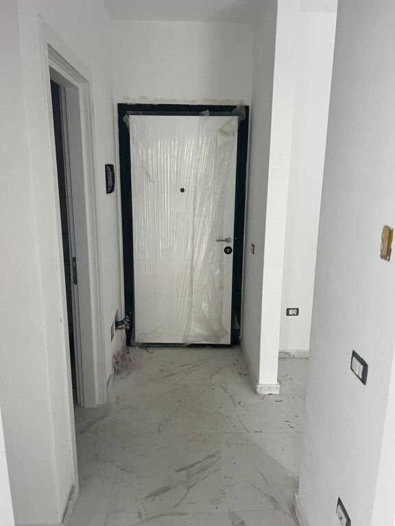 📣 SHITET Apartament 1+1 📍 Univers City Residence, Prane QTU ✨   🏢 Ndertim i Ri  🪜 Kati 5 (Banim)  📐 Siperfaqe 52.56 m2   💶 Cmimi 73.500 Euro