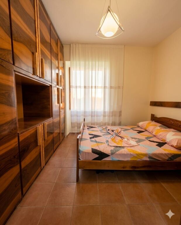 Qira 1+1, Garda, Tiranë