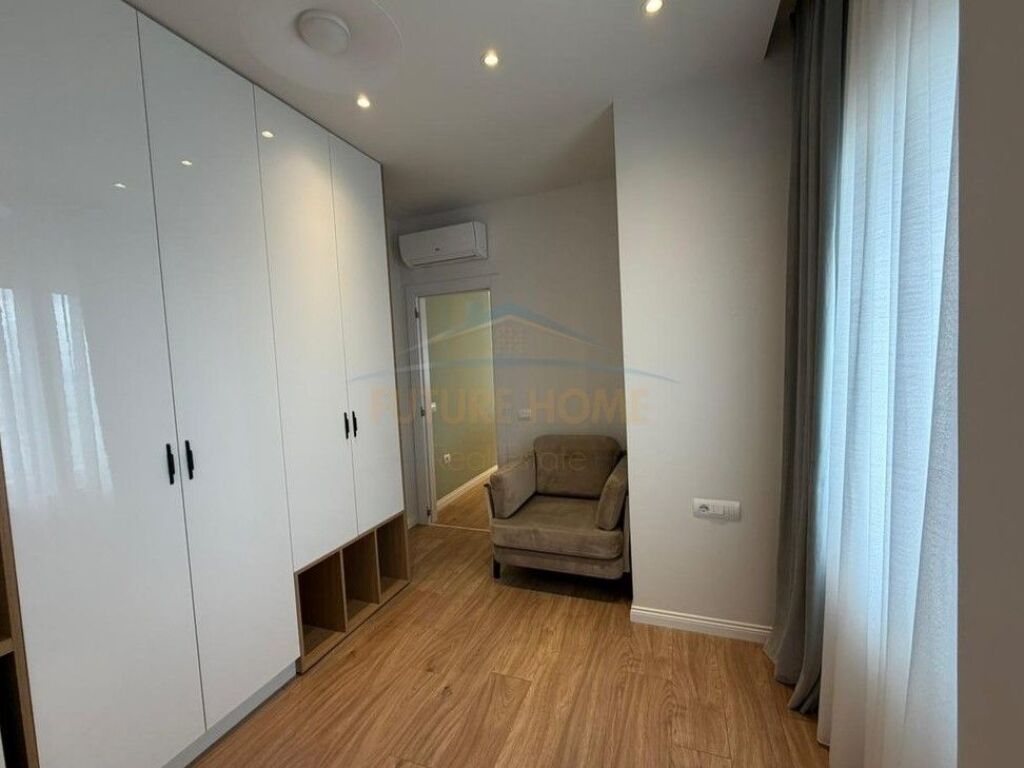 Qira, Apartament 2+1+Post Parkimi, Rruga e Barrikadave, Tiranë.