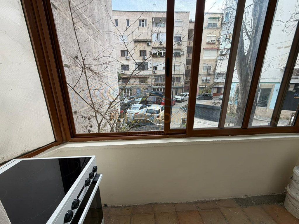 Affitto, Appartamento 1+1, Liceo Petro Nini Luarasi, Tirana