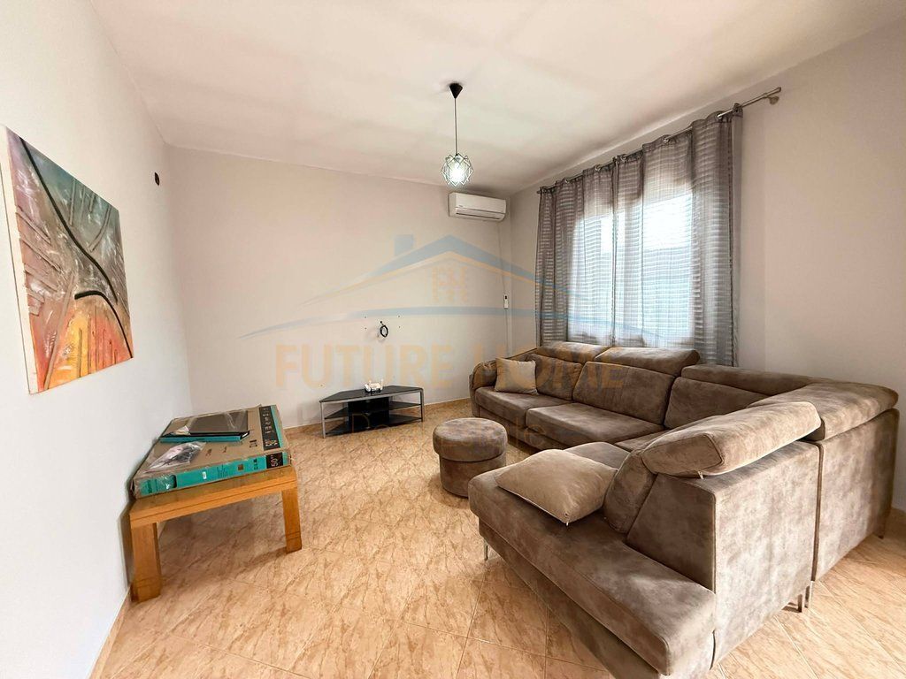 Affitto, Casa Privata 2+1 + 2 Posti Auto, Via “Ferhat Draga”, Laprakë