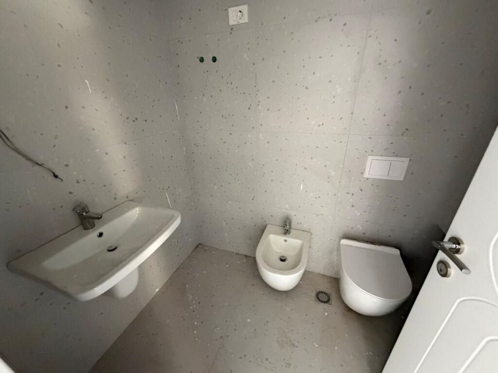 Appartamento 3+1 in affitto al Golden Tower 3 in Via Mine Peza.