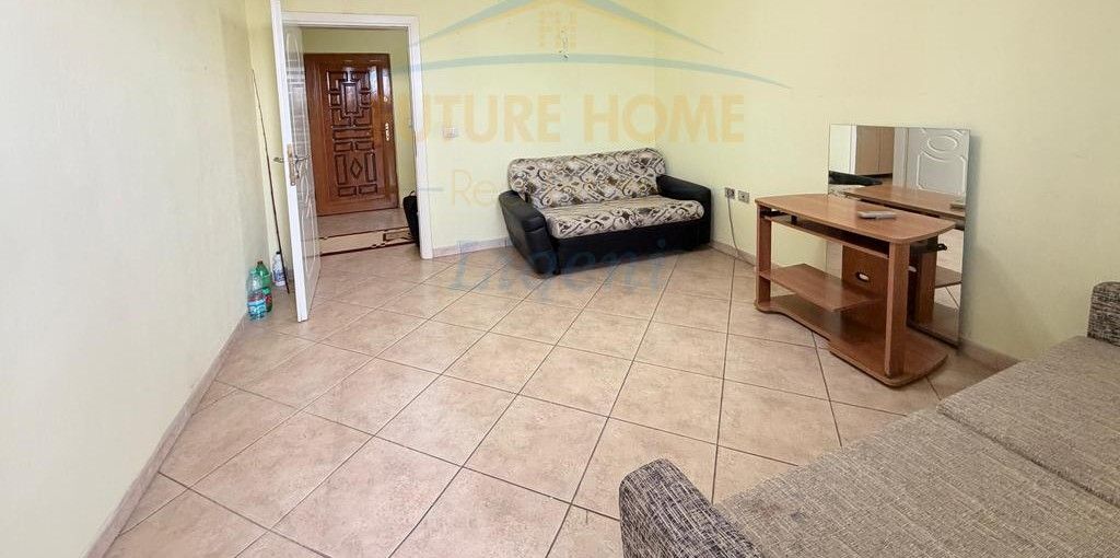 Shitet, Apartament 2+1, Pazari i Ri, Tiranë