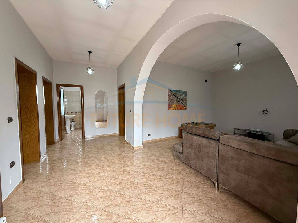 Affitto, Casa Privata 2+1 + 2 Posti Auto, Via “Ferhat Draga”, Laprakë