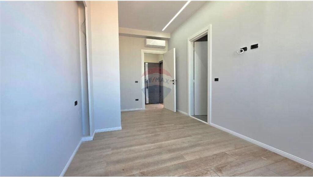🏡 Penthouse / Papafingo for Sale – Lungomare, Vlorë
