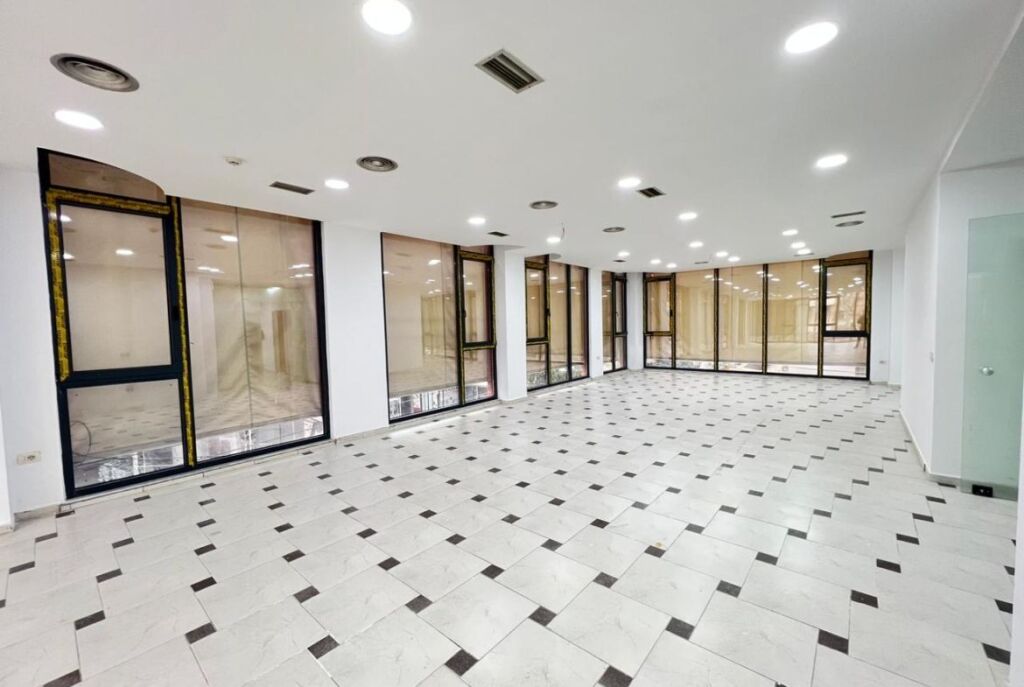 Ne Myslym Shyr Jepet Ambient Me Qira Per Klinike Me Cmim Okazion 9.5 €/m²! 2,000€/muaj QiraSuper Çmim