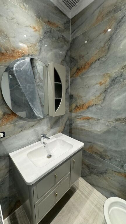 Jepet me qira apartament 1+1,550 €, 21 Dhjetor, rruga e Kavajes