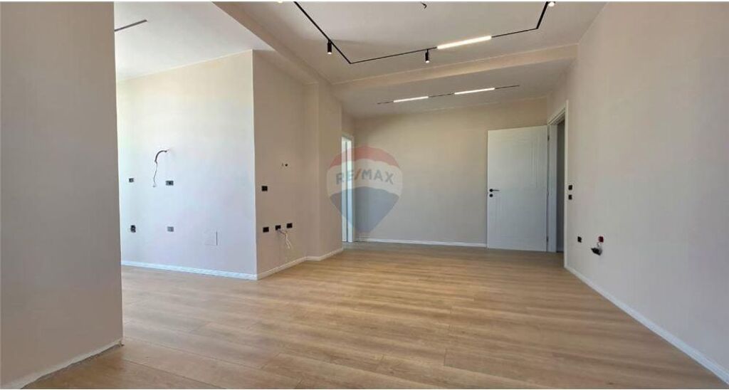 🏡 Penthouse / Papafingo for Sale – Lungomare, Vlorë