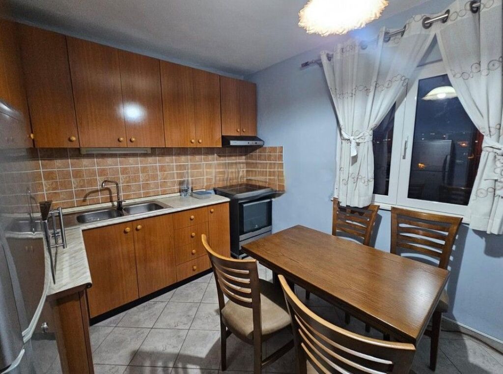 MIHAL GRAMENO, VENDIAMO APPARTAMENTO 2+1+2 CON CUCINA SEPARATA