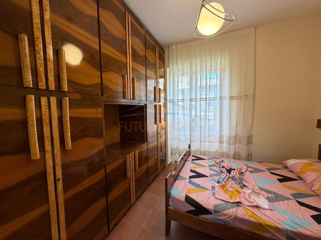 Affitto, Appartamento 1+1, Liceo Petro Nini Luarasi, Tirana