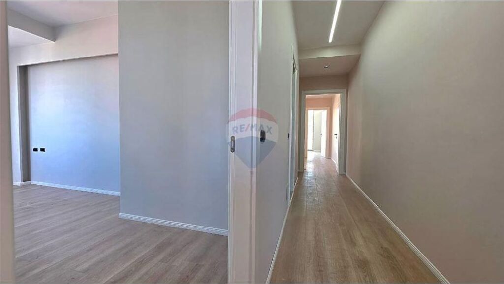 🏡 Penthouse / Papafingo for Sale – Lungomare, Vlorë