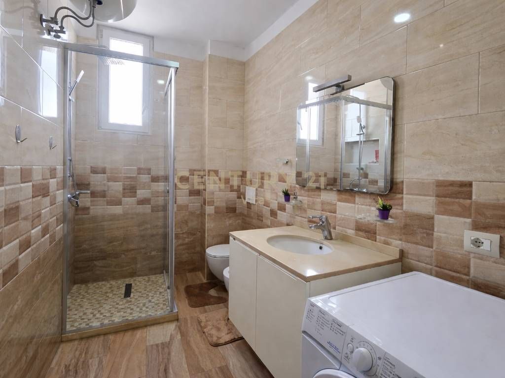 Apartament 2+1 me Qira pranë Markatës së Fruta-Perimeve , Durres !!