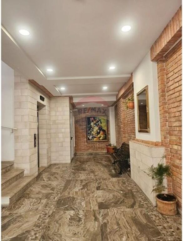 Office space - For Rent - Papa John Paul II Street, Tirana