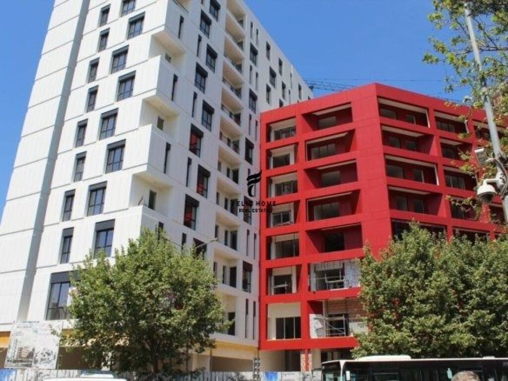 ZYRE ME QERA 240 M2 RRUGA E DIBRES 250.000 LEKE FH-65283